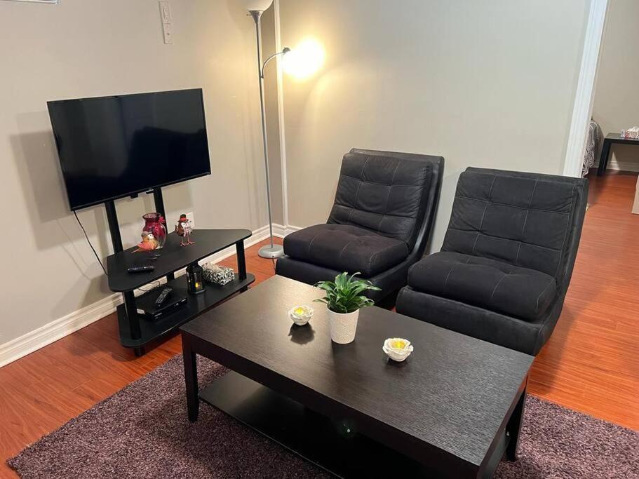 Appartamento Cozy 2Br Basement Near Two Lakes Richmond Hill Esterno foto